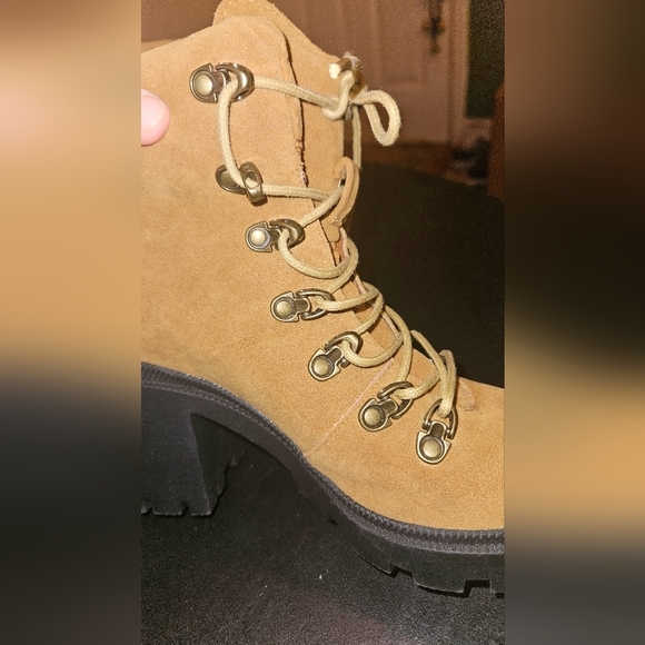 BEAST FASHION Tan platform chunky lace up work boots. Size 7 - Picture 5 of 11